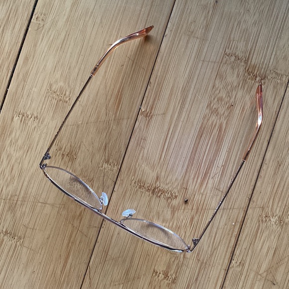 NEW The Book Club “Hard Crimes” aviator blue light glasses in gold - Picture 4 of 6